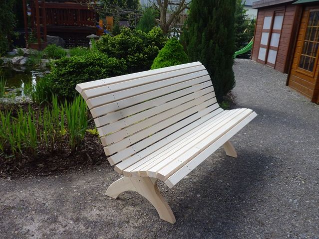 Klasická dřevěná zahradní lavička Veronika